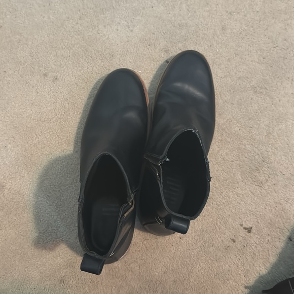 Helm Boots. Good condition - never worn in rain. Probably worn 15 times - Picture 2 of 5